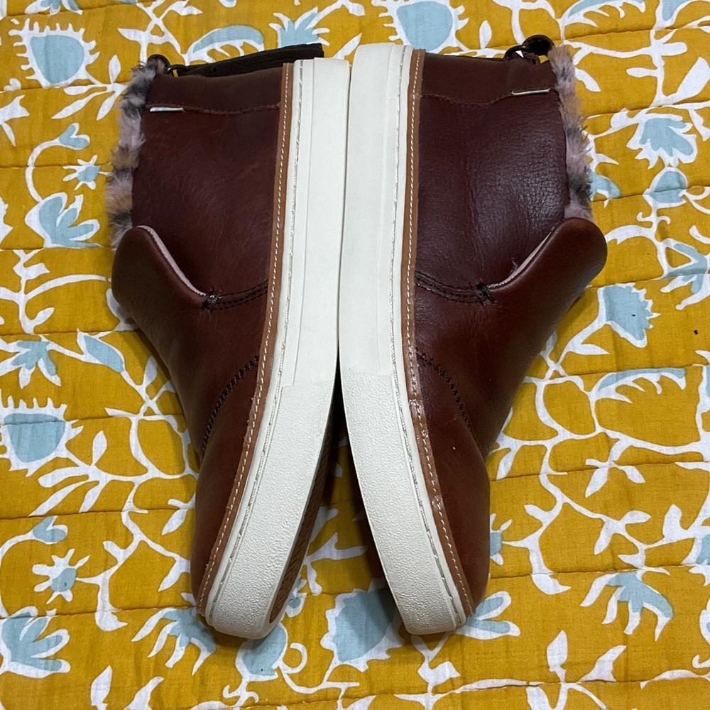 🔥Final Mark Down! Toms Brown Leather Ankle Booties with Faux Fur Trim - Picture 5 of 16